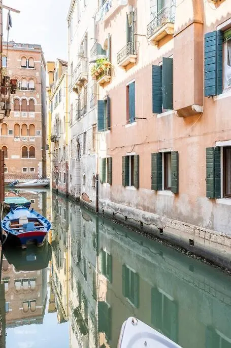 Dream'S Door With Canal View In Venice Italy